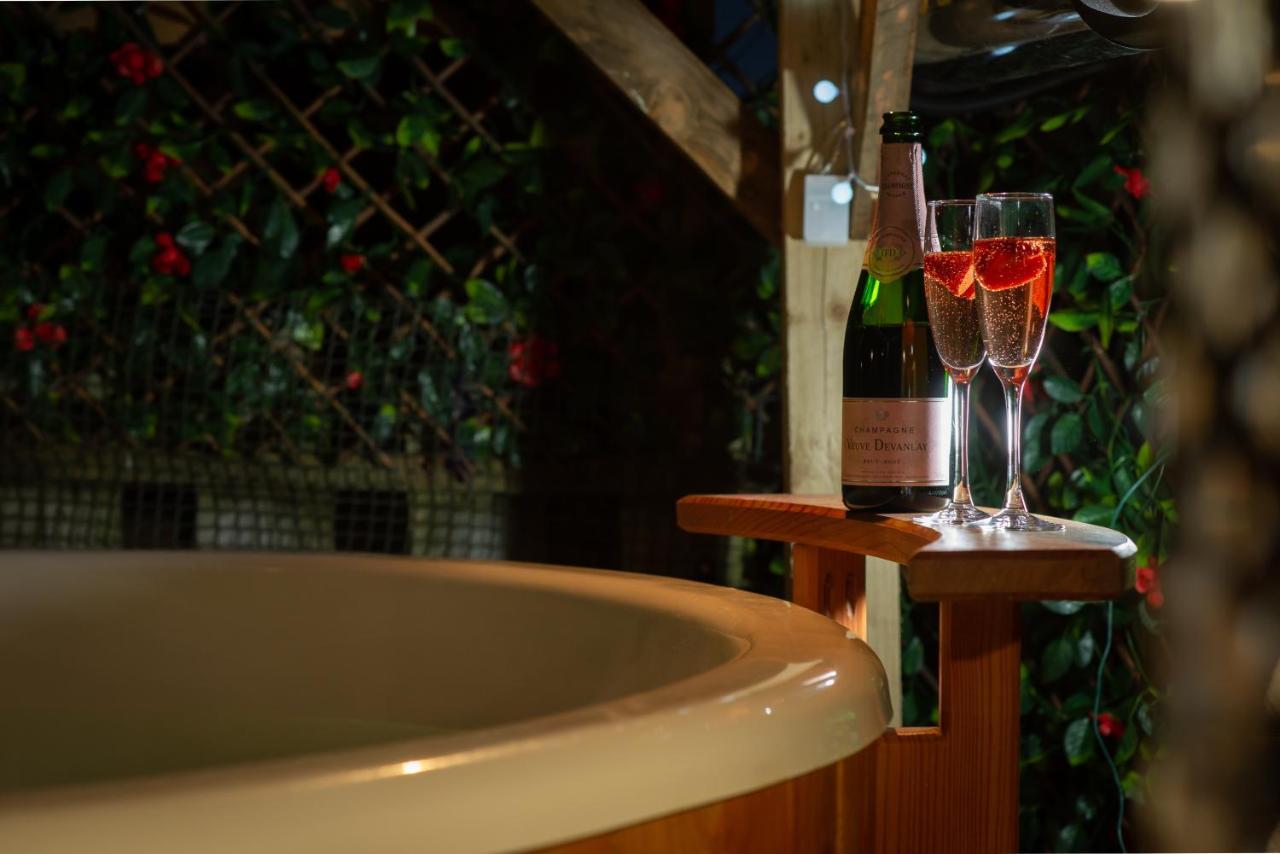 East Cottage * Wood Burning Hot Tub * Garden Сент-Андрус Экстерьер фото