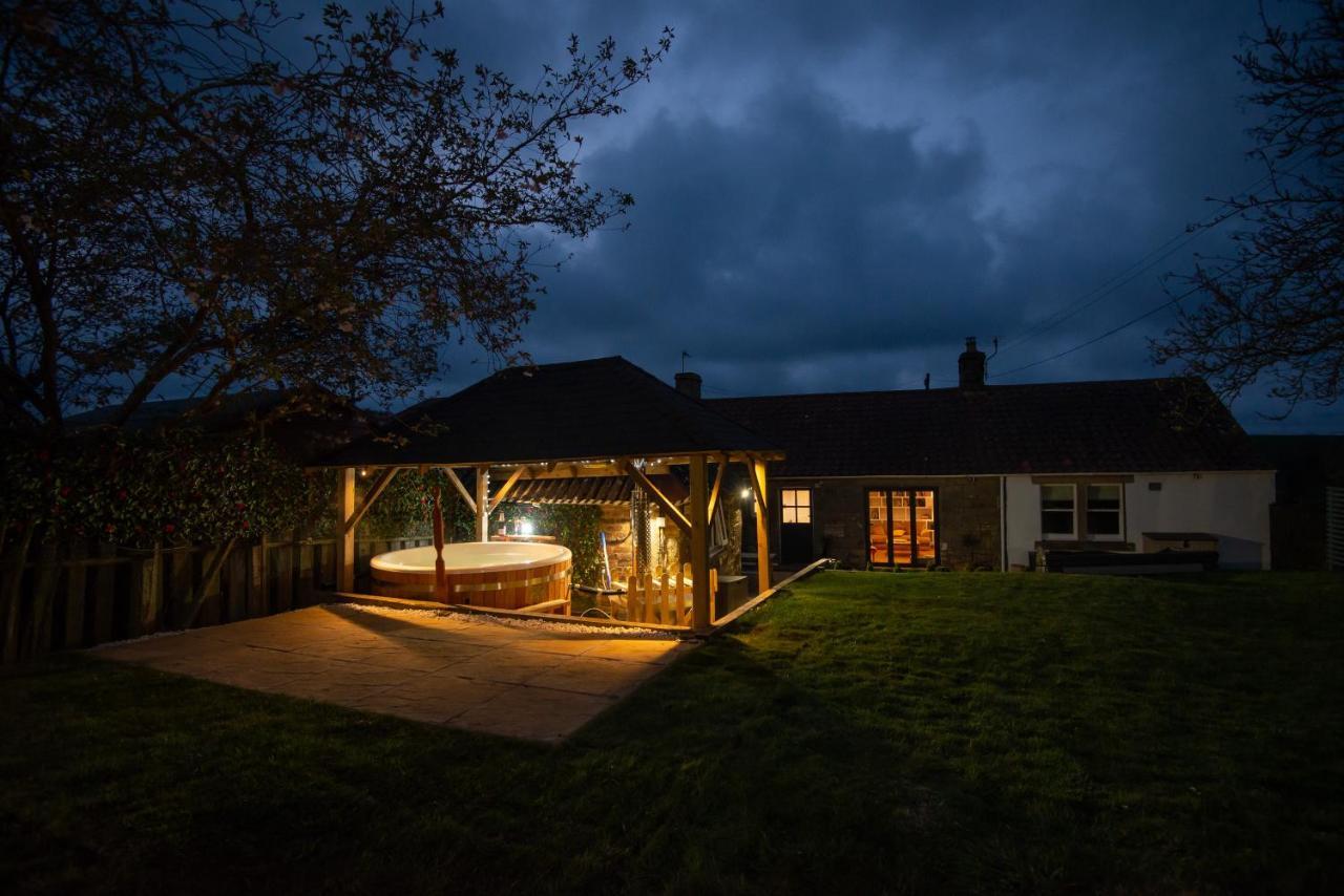 East Cottage * Wood Burning Hot Tub * Garden Сент-Андрус Экстерьер фото