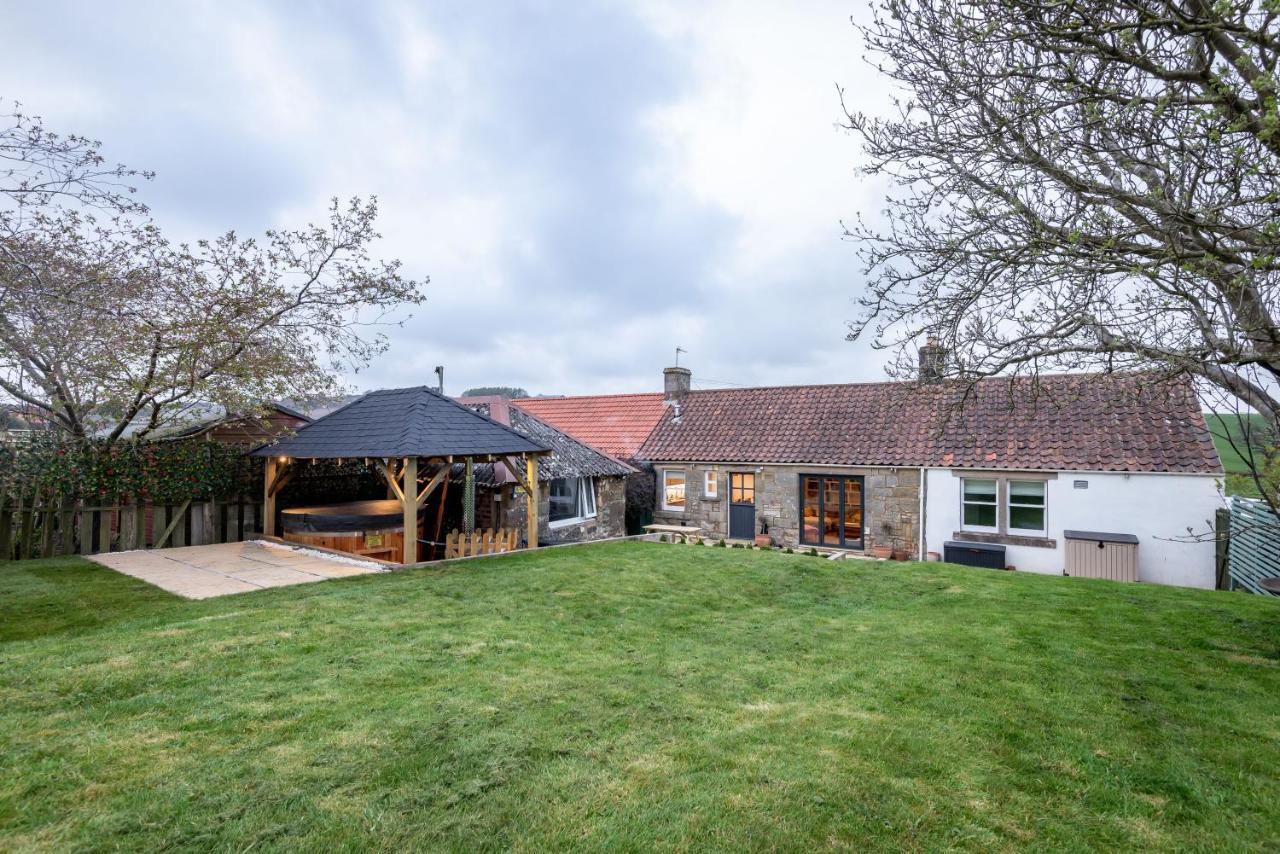 East Cottage * Wood Burning Hot Tub * Garden Сент-Андрус Экстерьер фото
